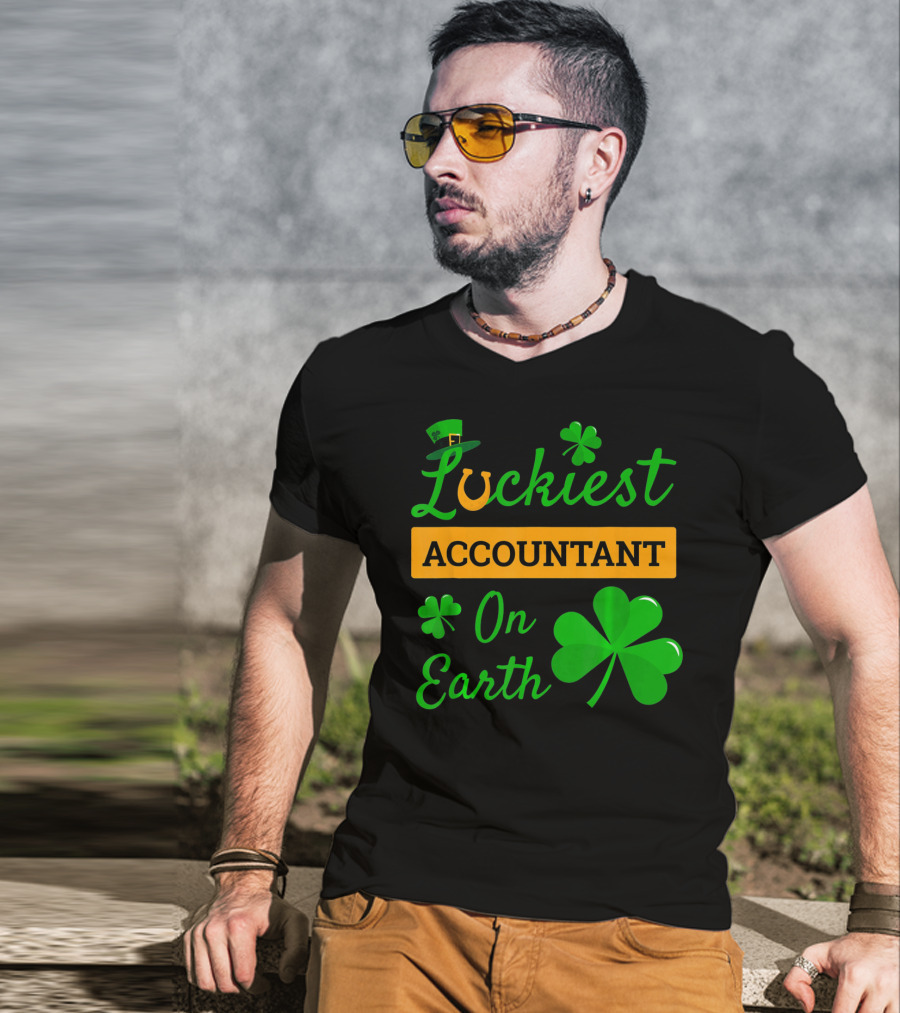 Luckiest Accountant On Earth St Patricks Clover Hat Shamrock T-Shirt