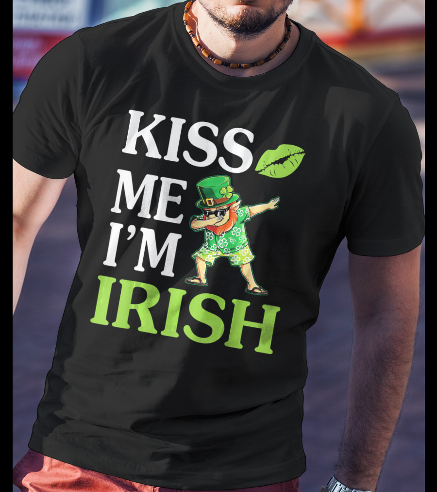Kiss Me I'm Irish Leprechaun Dabbing Green Hat And Beard T-Shirt
