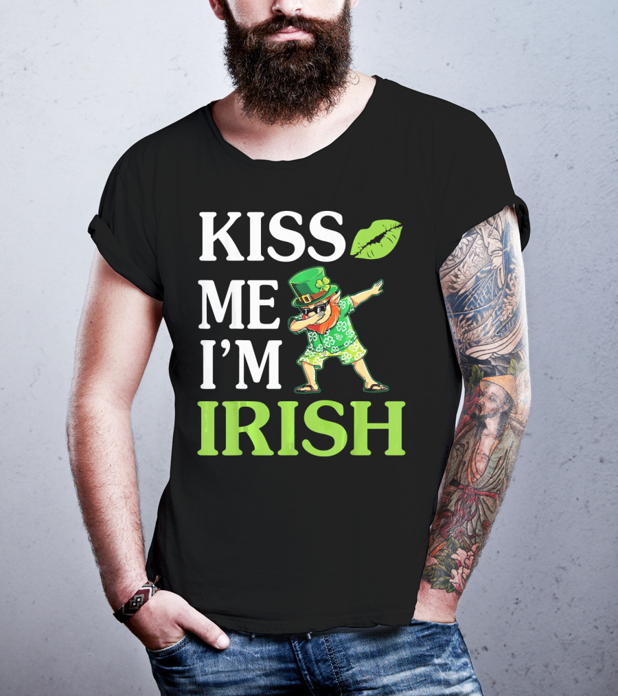 Kiss Me I'm Irish Leprechaun Dabbing Green Hat And Beard T-Shirt