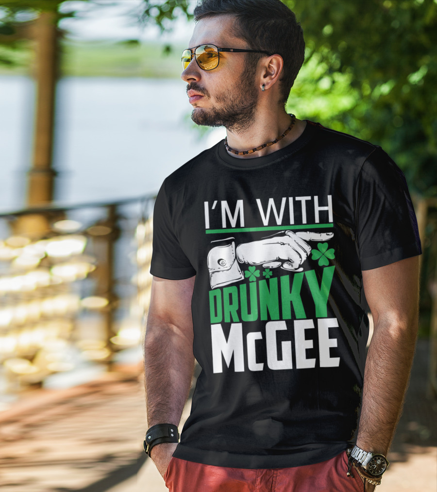I'M WITH DRUNKY MCGEE St. Patrick's Day Shamrock Arrow T-Shirt