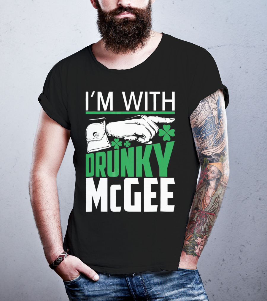 I'M WITH DRUNKY MCGEE St. Patrick's Day Shamrock Arrow T-Shirt
