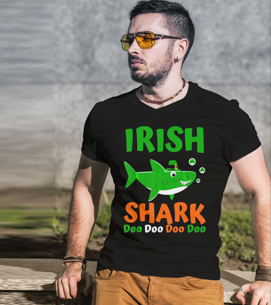 Irish Shark Doo Doo Doo Leprechaun Hat And Shamrocks T-Shirt