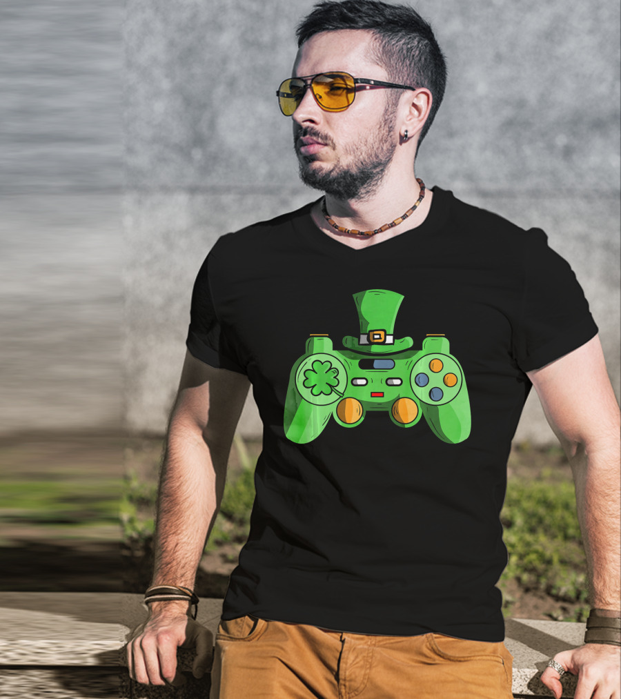 St Patrick's Day Gamer Controller With Shamrock And Hat T-Shirt
