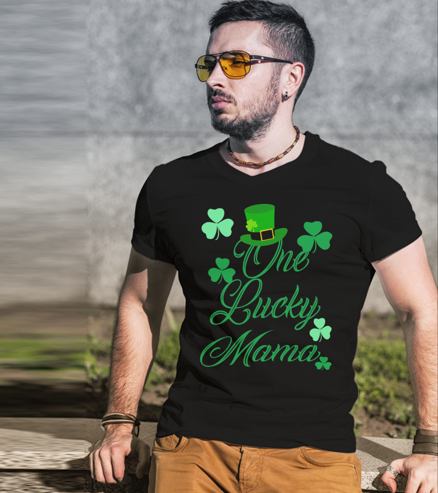 Irish St Patricks Day One Lucky Mama Shamrock Hat T-Shirt