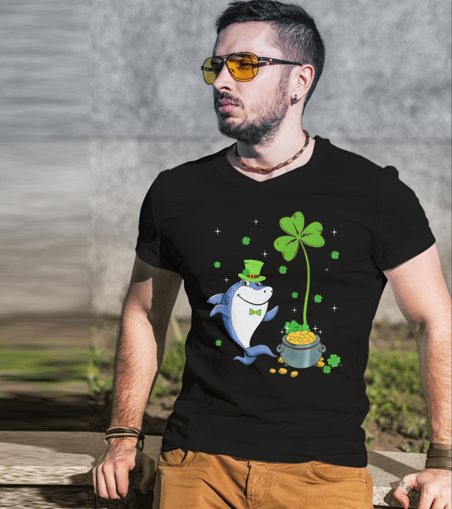 St Patricks Shamrock Leprechaun Shark With Pot Of Gold T-Shirt