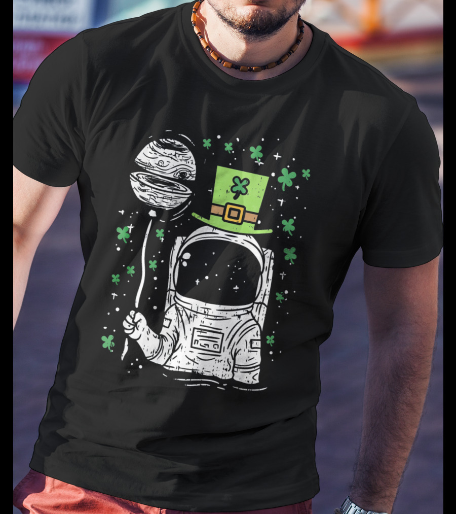 Irish Astronaut Holding Planet Balloon With Shamrocks And St Patrick's Hat T-Shirt