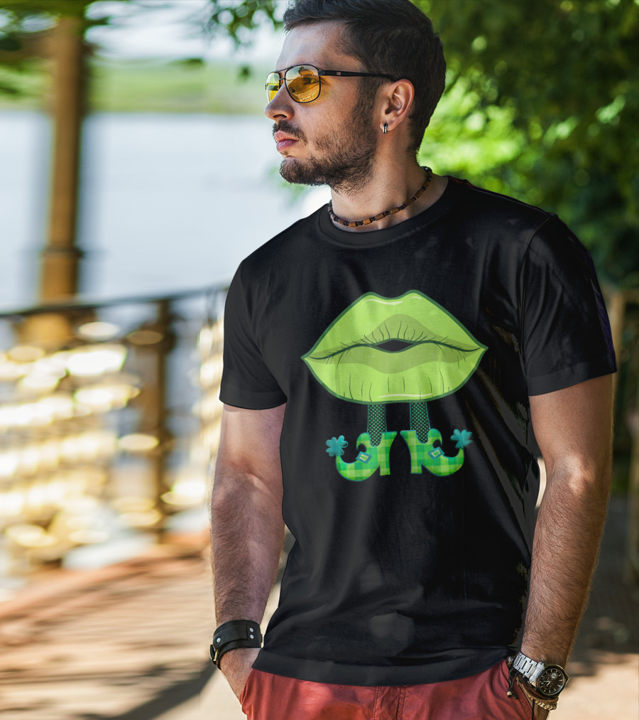 Kiss Lips Green Leprechaun Shoes Plaid Pattern St. Patrick's Day T-Shirt