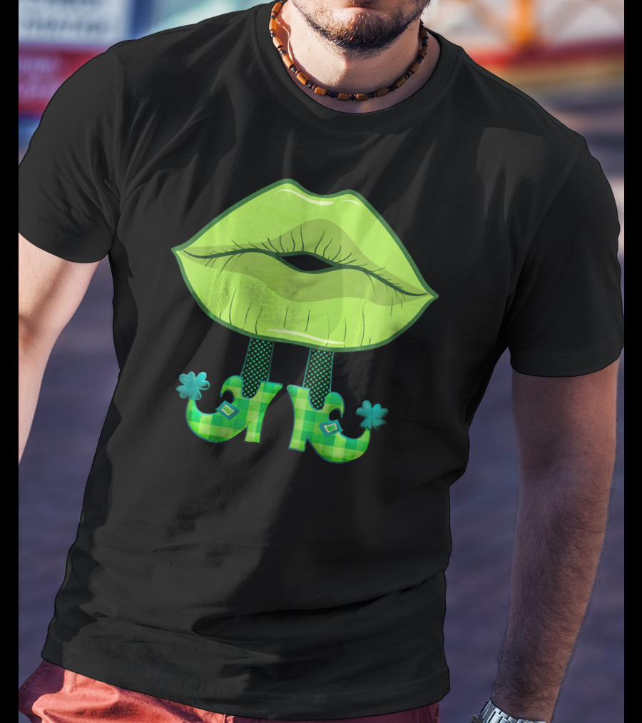 Kiss Lips Green Leprechaun Shoes Plaid Pattern St. Patrick's Day T-Shirt