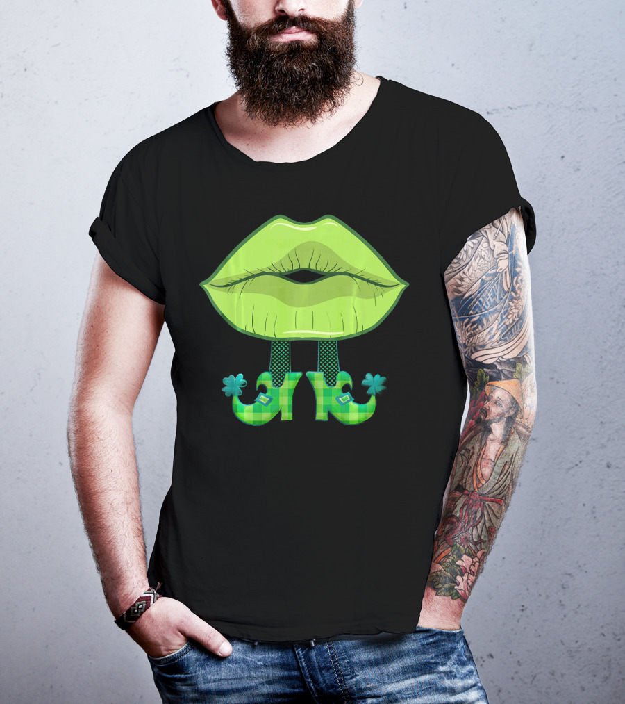Kiss Lips Green Leprechaun Shoes Plaid Pattern St. Patrick's Day T-Shirt
