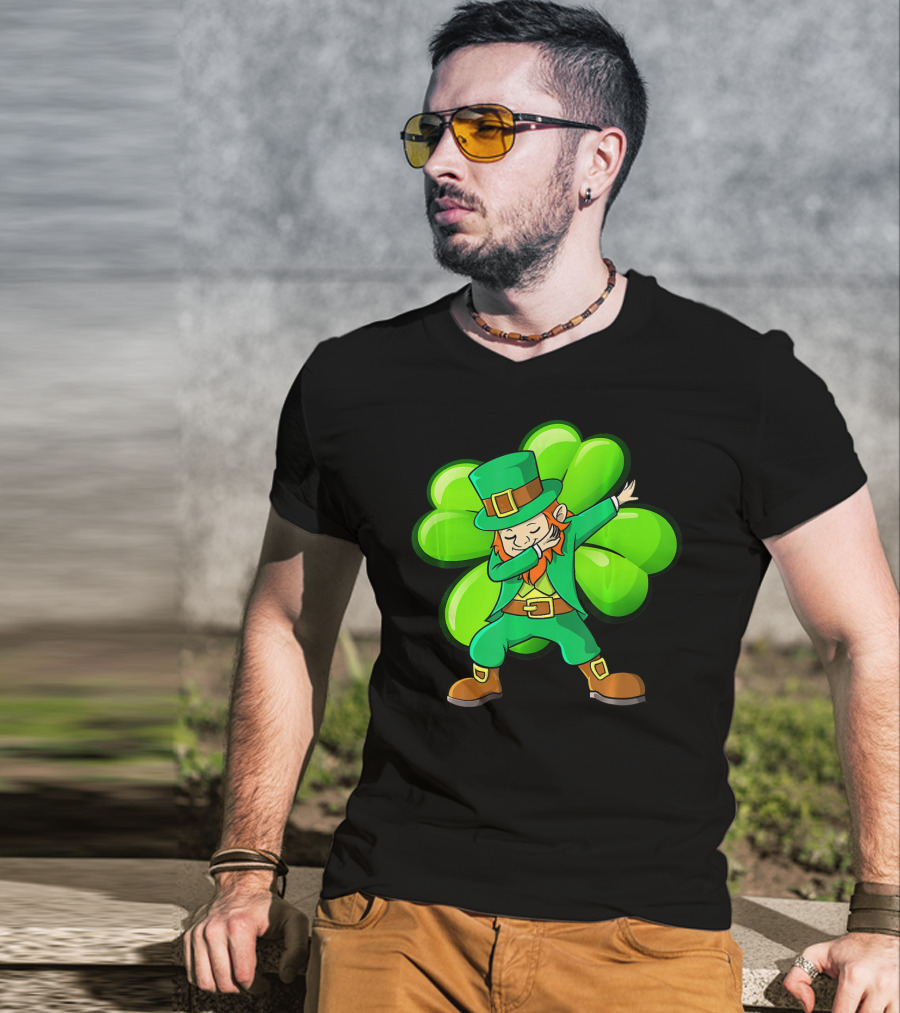 Cute Dabbing Leprechaun With Green Shamrock Background T-Shirt