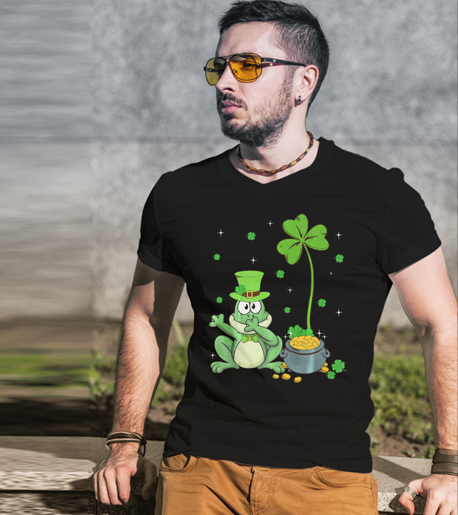 Shamrock Leprechaun Frog With Pot Of Gold And Clover Hat T-Shirt