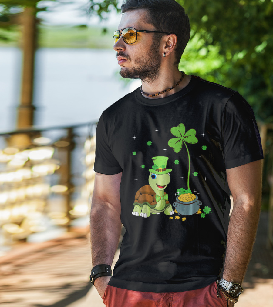 Shamrock Turtle With Leprechaun Hat And Pot Of Gold St Patricks T-Shirt