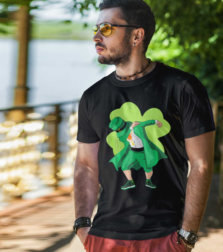 St. Patrick's Day Dabbing Leprechaun With Shamrock Background T-Shirt