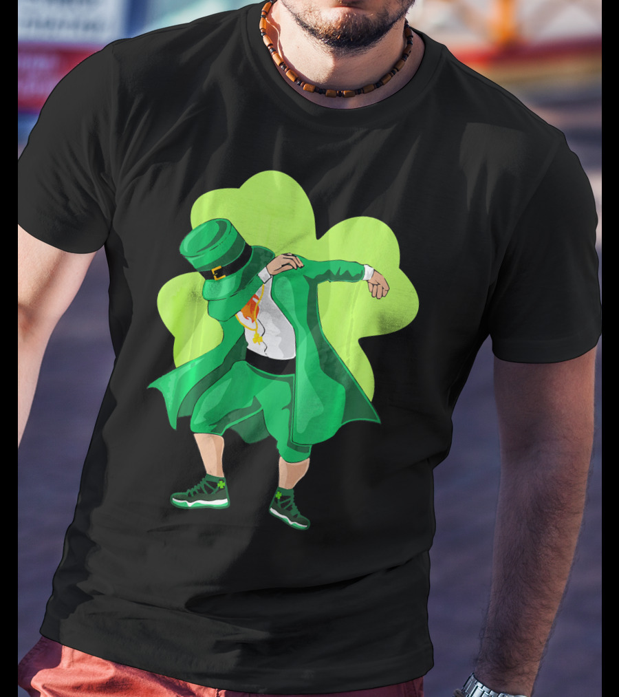 St. Patrick's Day Dabbing Leprechaun With Shamrock Background T-Shirt
