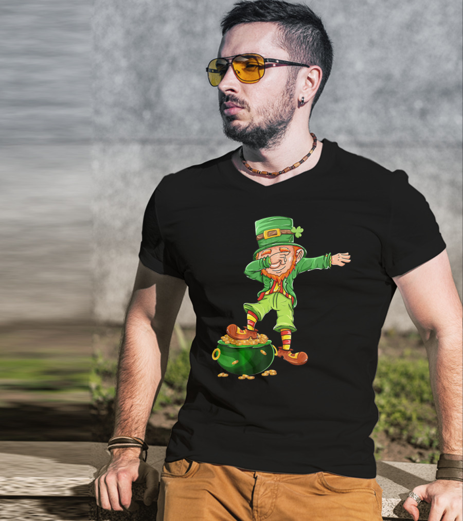 Leprechaun Dabbing St Patricks Day Pot Of Gold T-Shirt