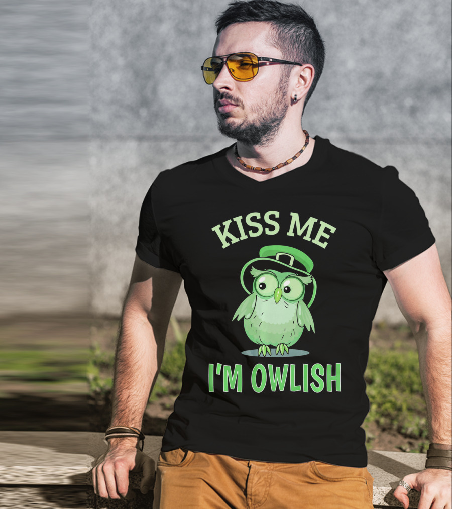 Kiss Me I'm Owlish Irish Owl With Leprechaun Hat T-Shirt