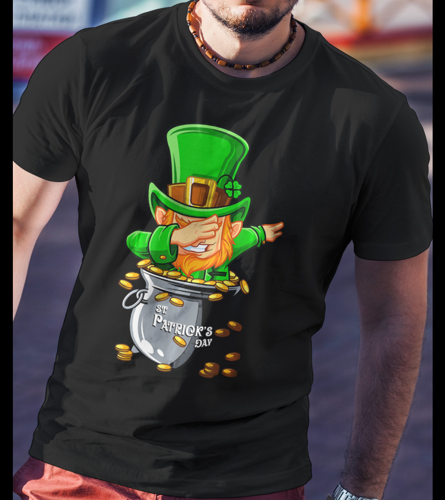 St Patrick's Day Dabbing Leprechaun With Pot Of Gold T-Shirt