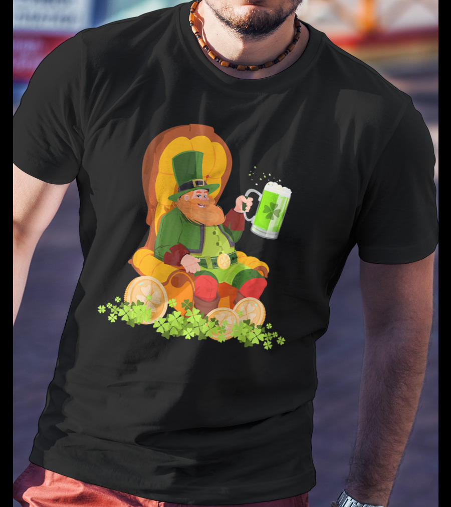 Leprechaun On Throne With Beer And Shamrocks St Patrick's Day T-Shirt