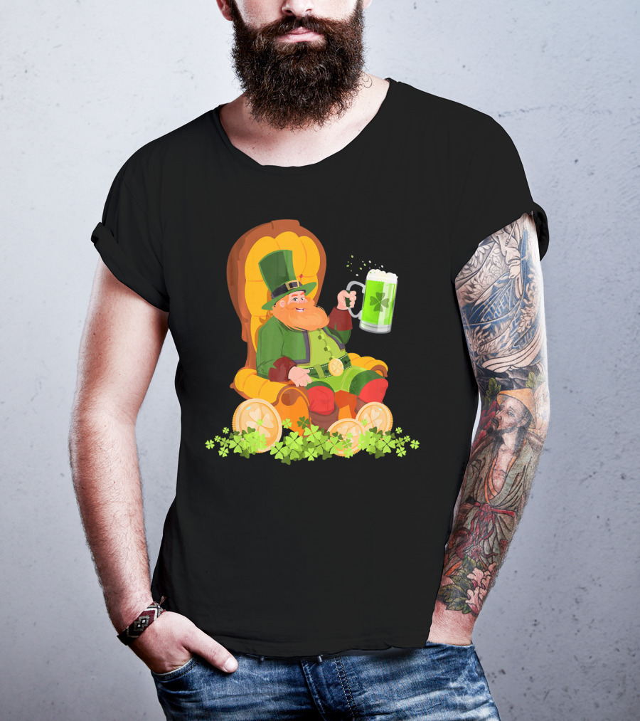 Leprechaun On Throne With Beer And Shamrocks St Patrick's Day T-Shirt