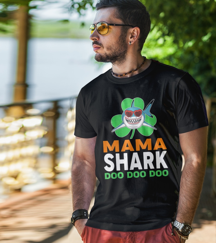 Mama Shark Doo Doo Doo St Patricks Day Shamrock T-Shirt