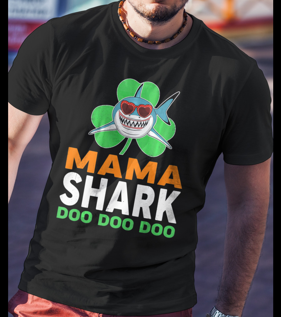 Mama Shark Doo Doo Doo St Patricks Day Shamrock T-Shirt