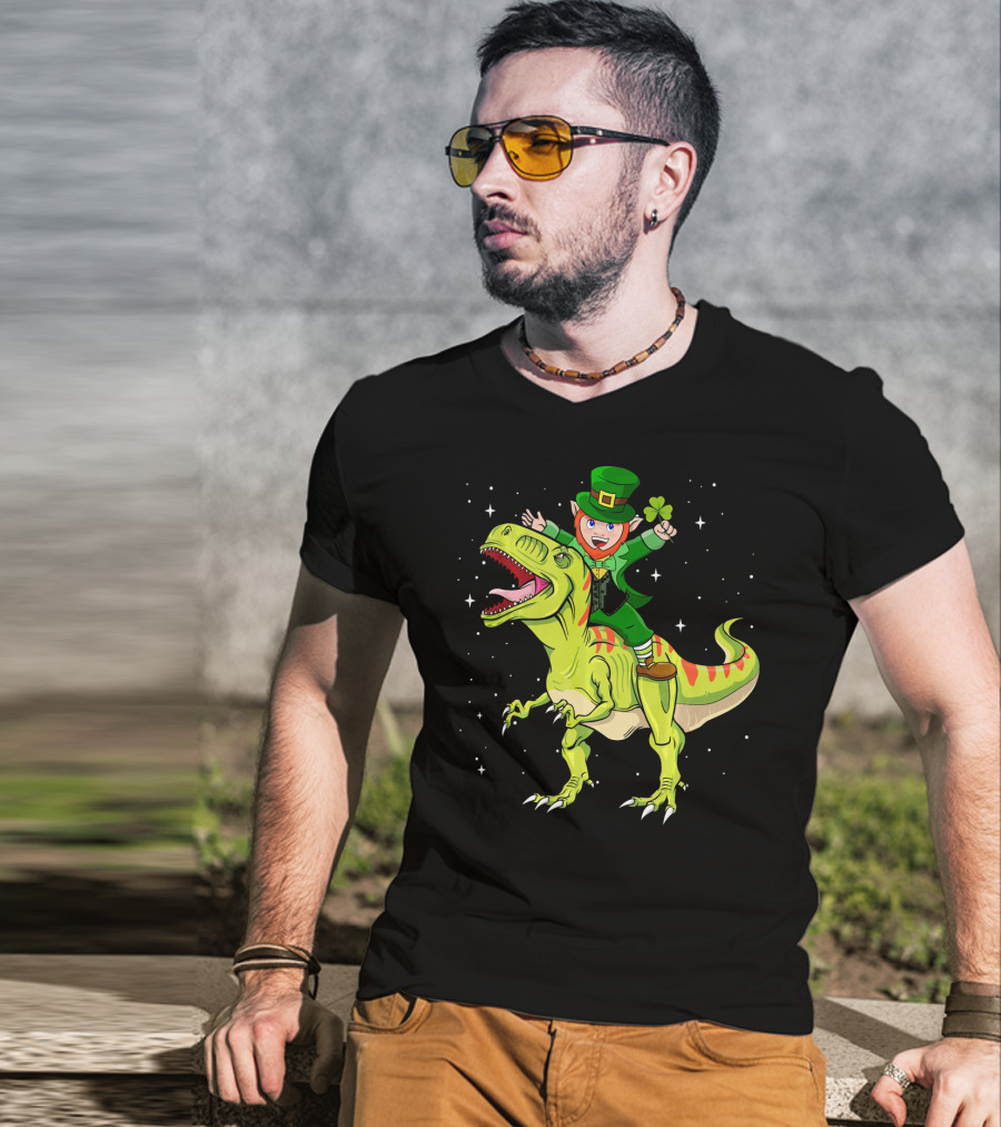 St Patricks Day Leprechaun Riding T Rex Dinosaur With Shamrock T-Shirt