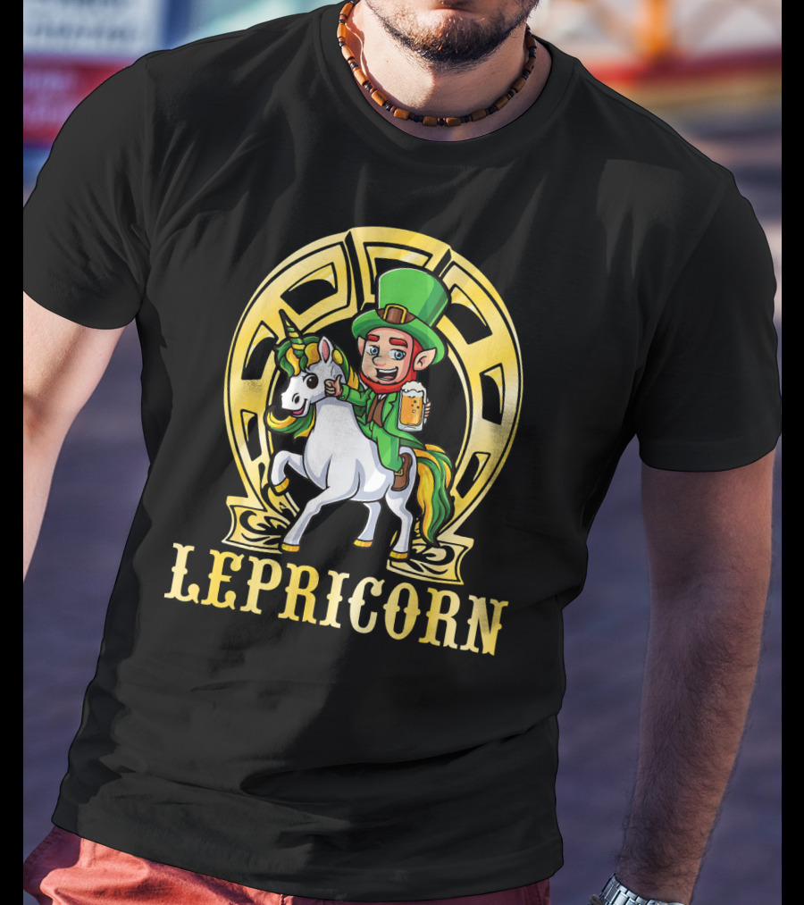 LEPRICORN Leprechaun Riding Unicorn Drinking Beer T-Shirt