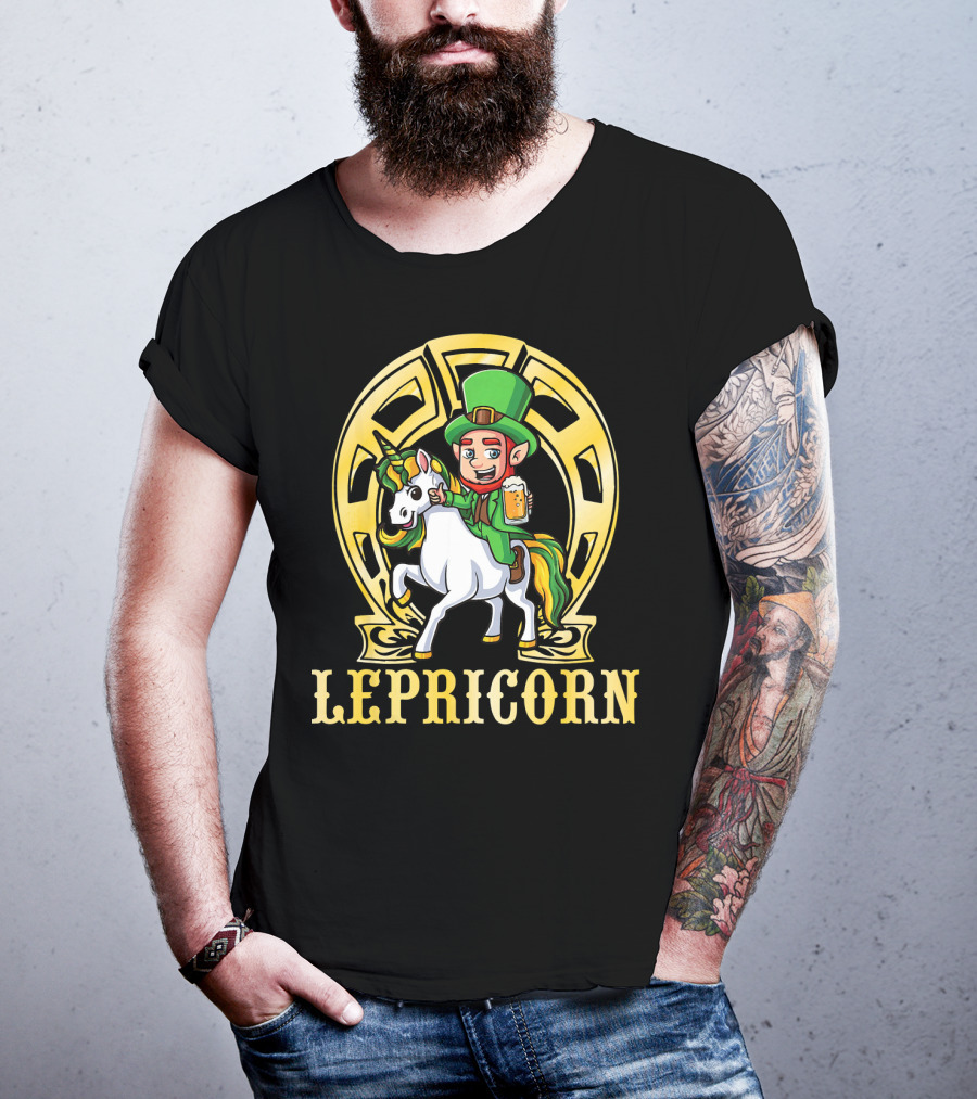 LEPRICORN Leprechaun Riding Unicorn Drinking Beer T-Shirt