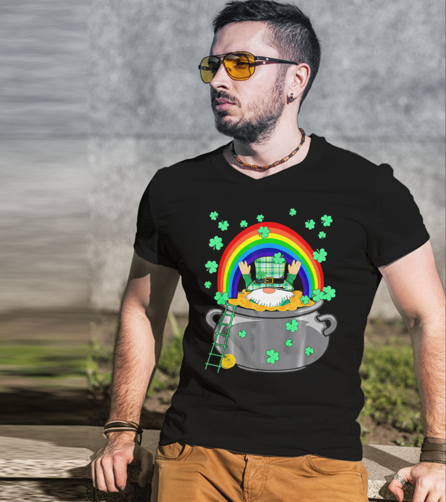 Cute Leprechaun Trap Funny Pot Of Gold With Rainbow And Shamrocks T-Shirt