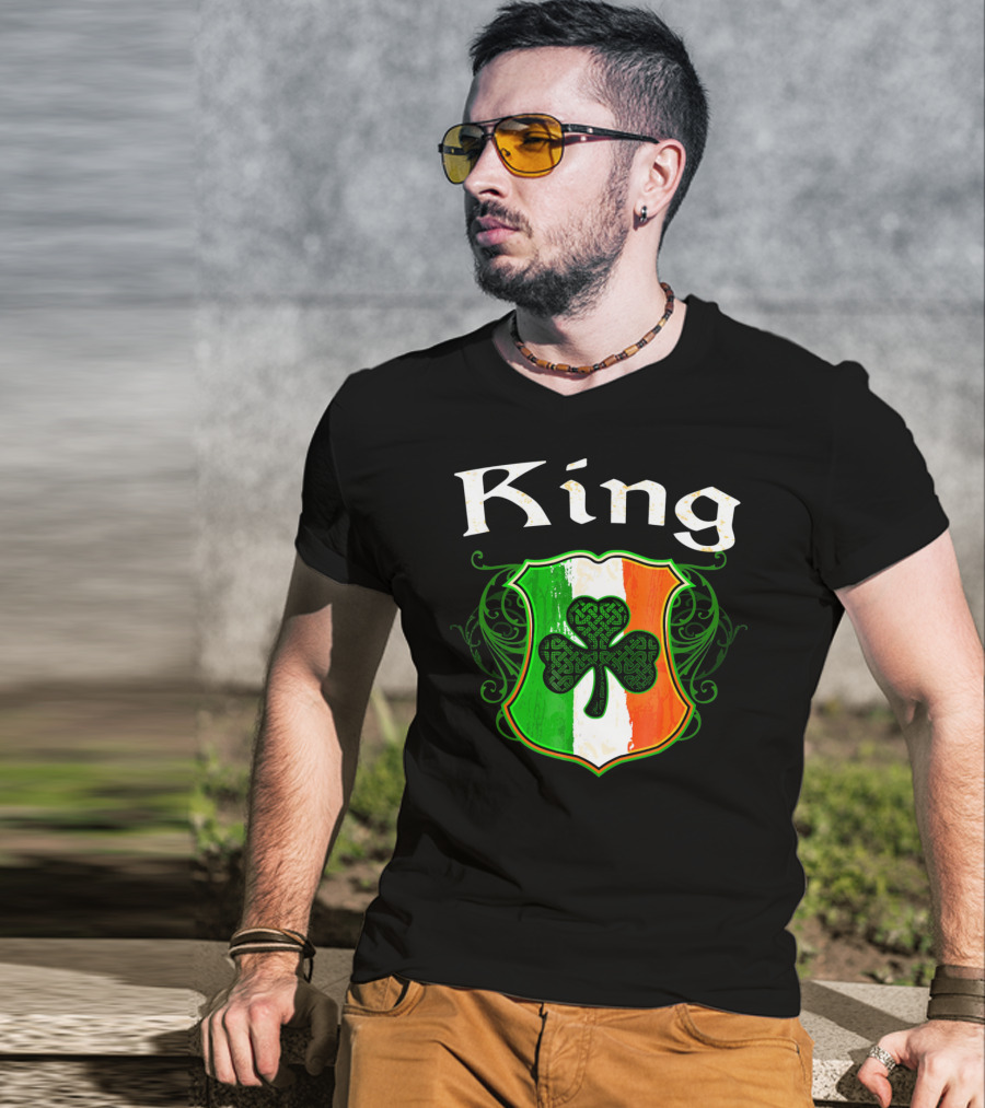 King Surname Irish Shamrock Crest T-Shirt