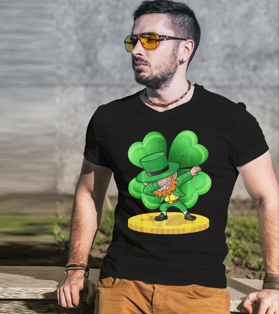 Irish St Patricks Day Dabbing Leprechaun On Shamrock Coin T-Shirt