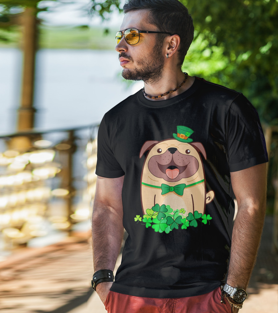 Cute Pug With Leprechaun Hat And Shamrocks T-Shirt