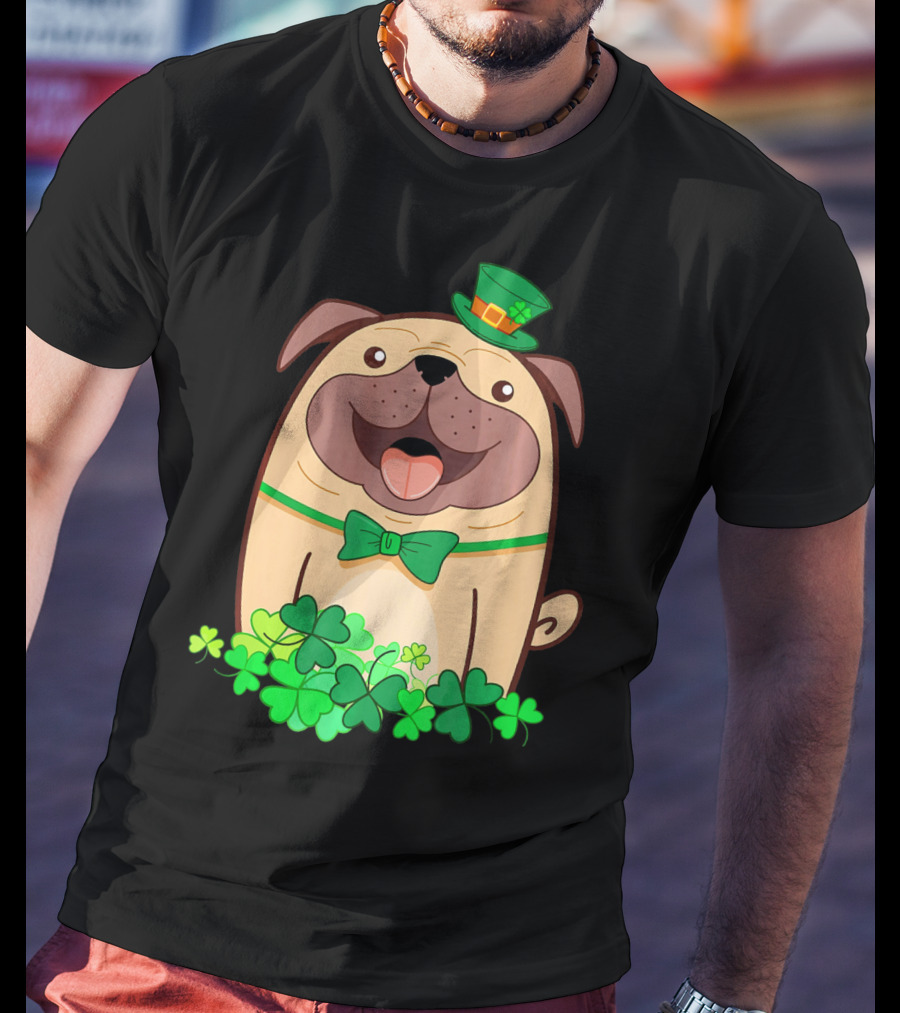 Cute Pug With Leprechaun Hat And Shamrocks T-Shirt