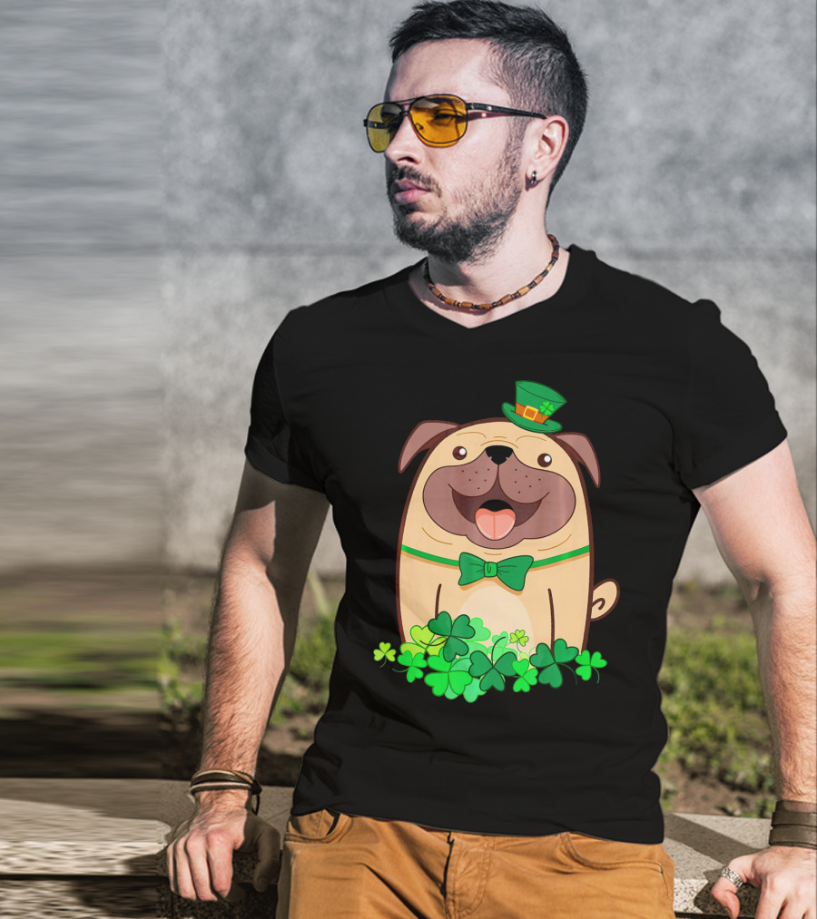 Cute Pug With Leprechaun Hat And Shamrocks T-Shirt