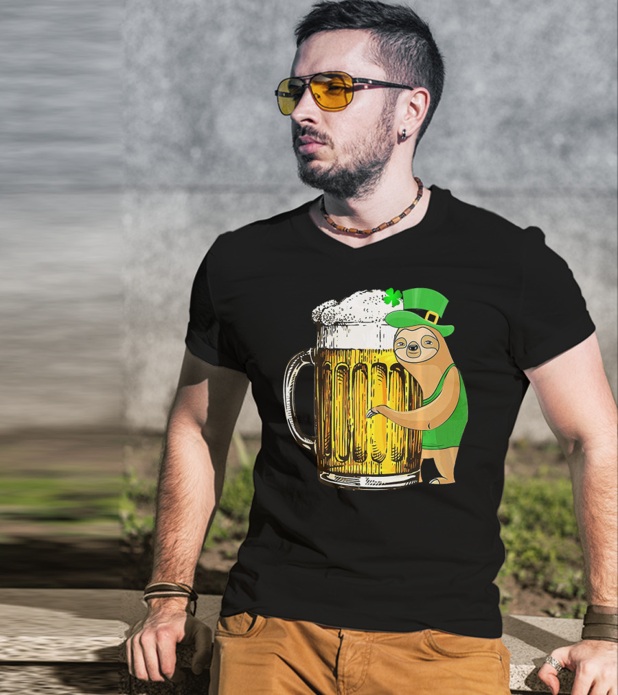 St Patricks Sloth Leprechaun With Beer Mug T-Shirt