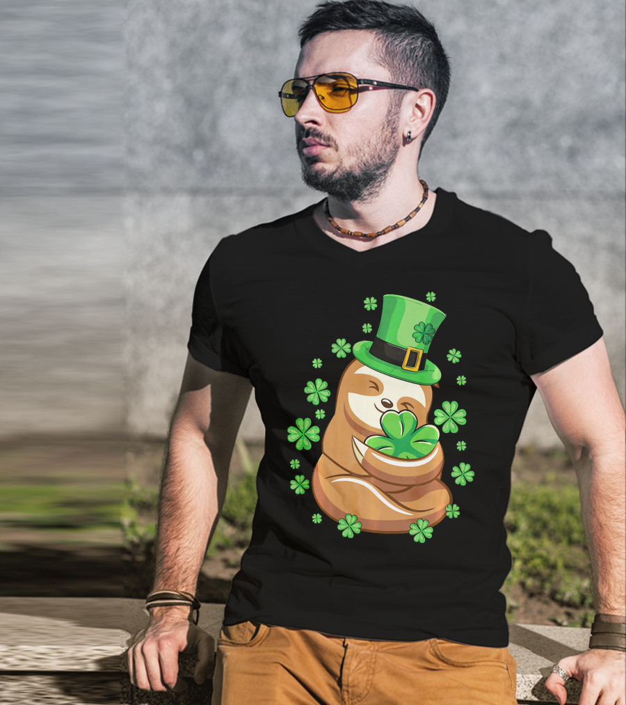 Lucky Sloth St Patricks Day Leprechaun With Shamrocks And Green Hat T-Shirt