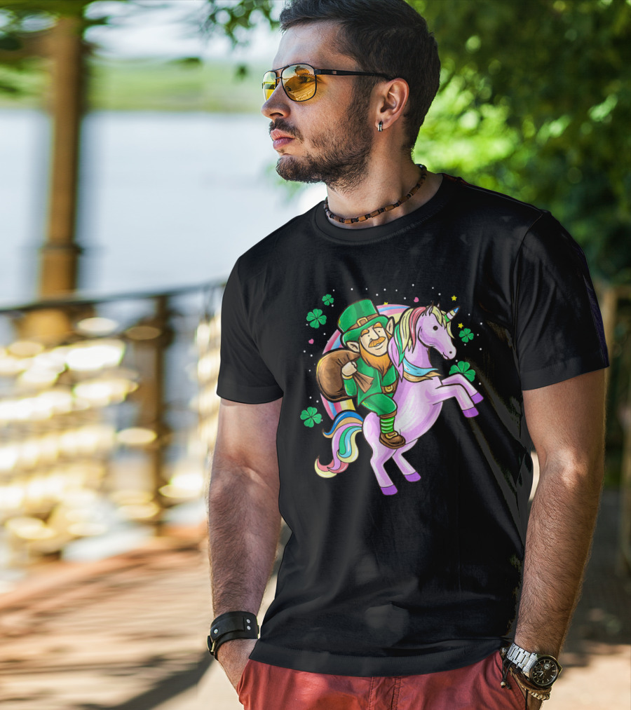 Mens Funny St Patricks Day Leprechaun Riding Unicorn With Shamrocks T-Shirt