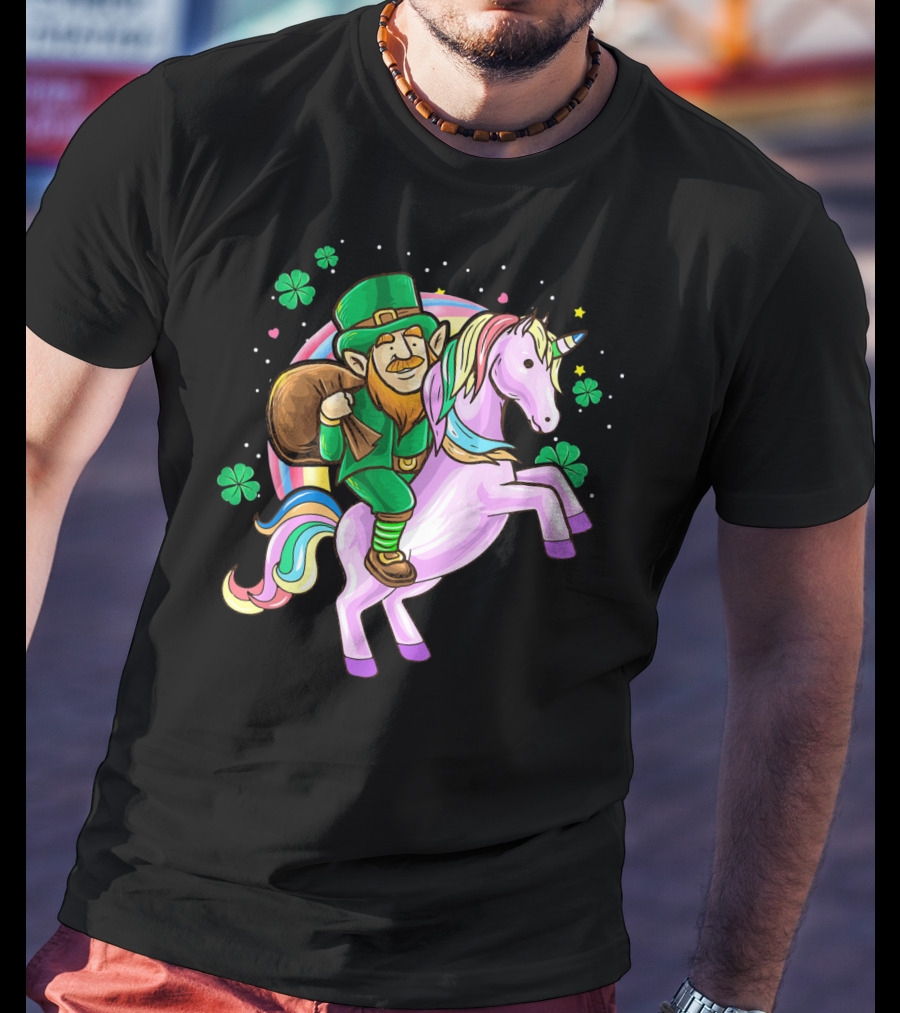Mens Funny St Patricks Day Leprechaun Riding Unicorn With Shamrocks T-Shirt