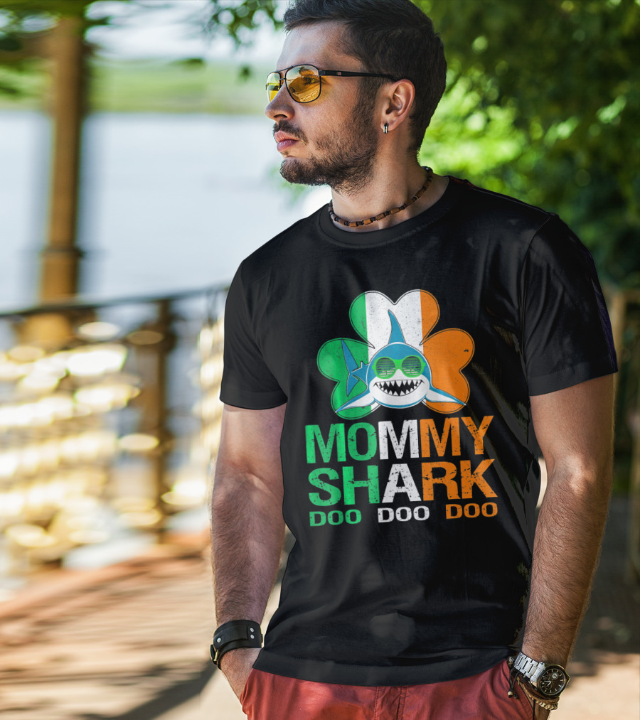 St Patricks Day Mommy Shark Doo Doo Doo Irish Shamrock T-Shirt