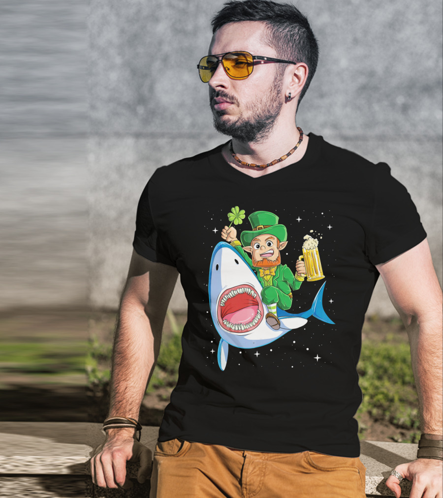 St Patricks Day Leprechaun Riding Shark With Beer Stein And Shamrock T-Shirt