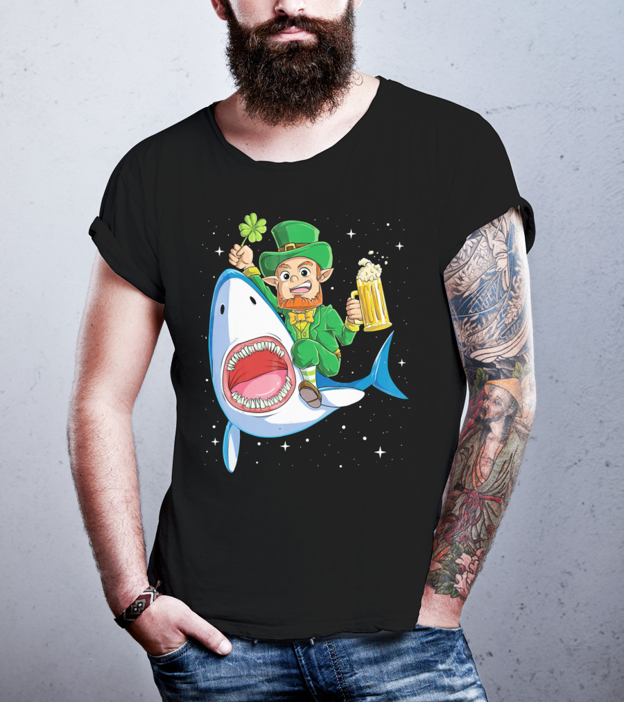 St Patricks Day Leprechaun Riding Shark With Beer Stein And Shamrock T-Shirt
