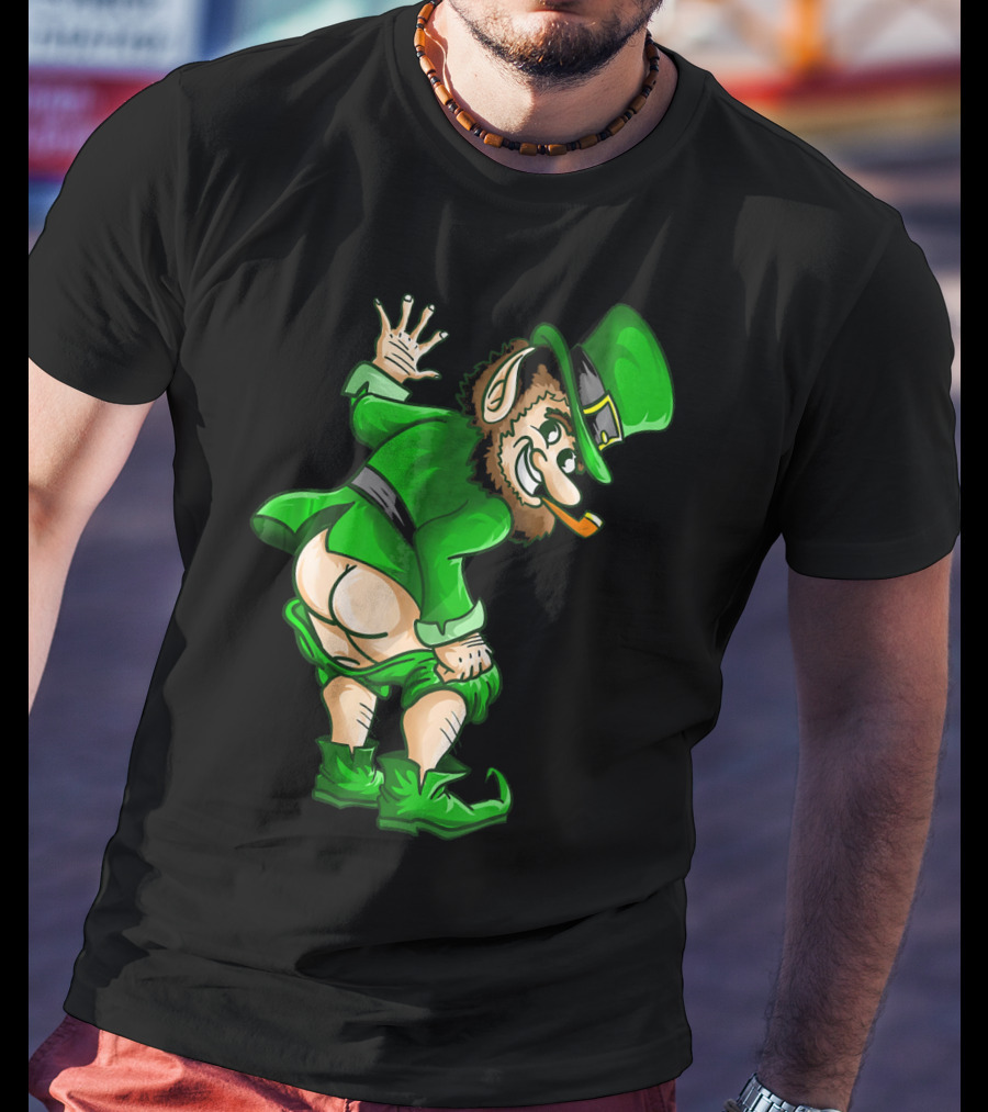 Mooning Leprechaun Mischievous Green Outfit Smoking Pipe T-Shirt