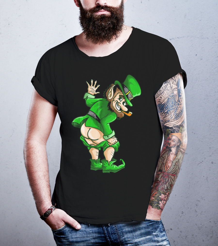 Mooning Leprechaun Mischievous Green Outfit Smoking Pipe T-Shirt