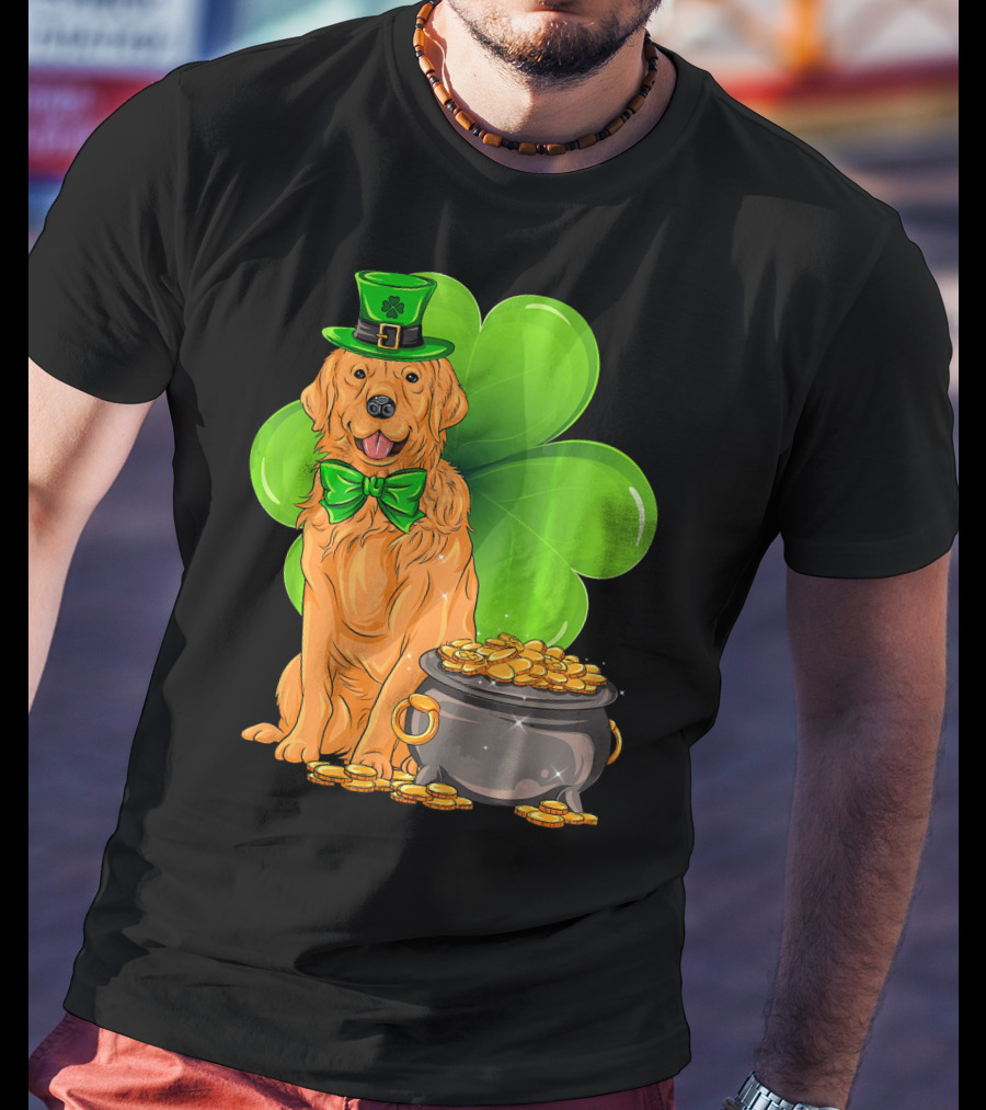 Golden Retriever St Patricks Day Leprechaun With Shamrock And Pot Of Gold T-Shirt