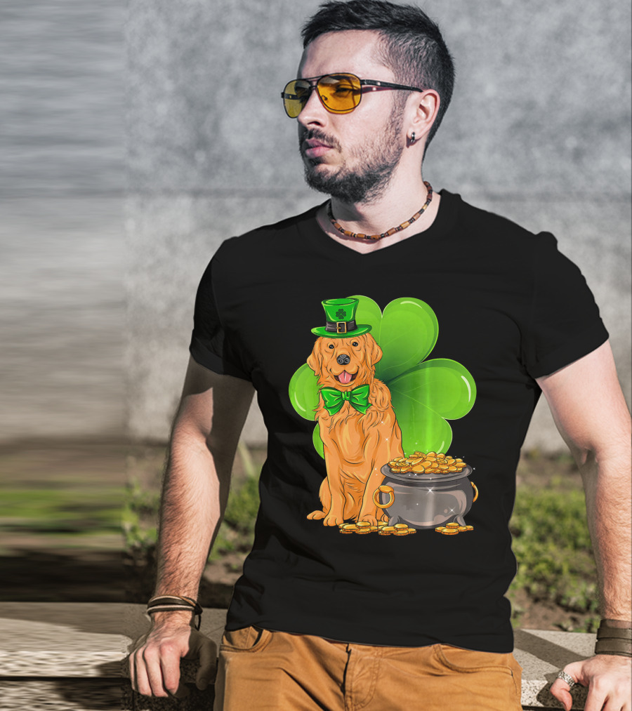 Golden Retriever St Patricks Day Leprechaun With Shamrock And Pot Of Gold T-Shirt
