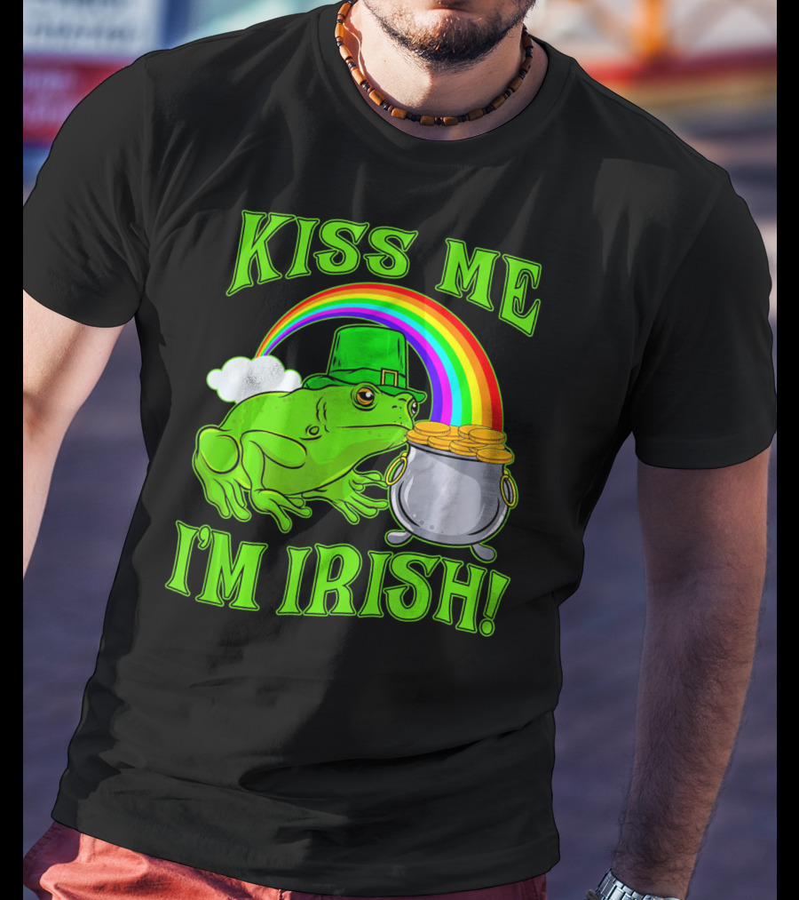 KISS ME I'M IRISH Frog With Rainbow And Pot Of Gold St Patricks Day T-Shirt