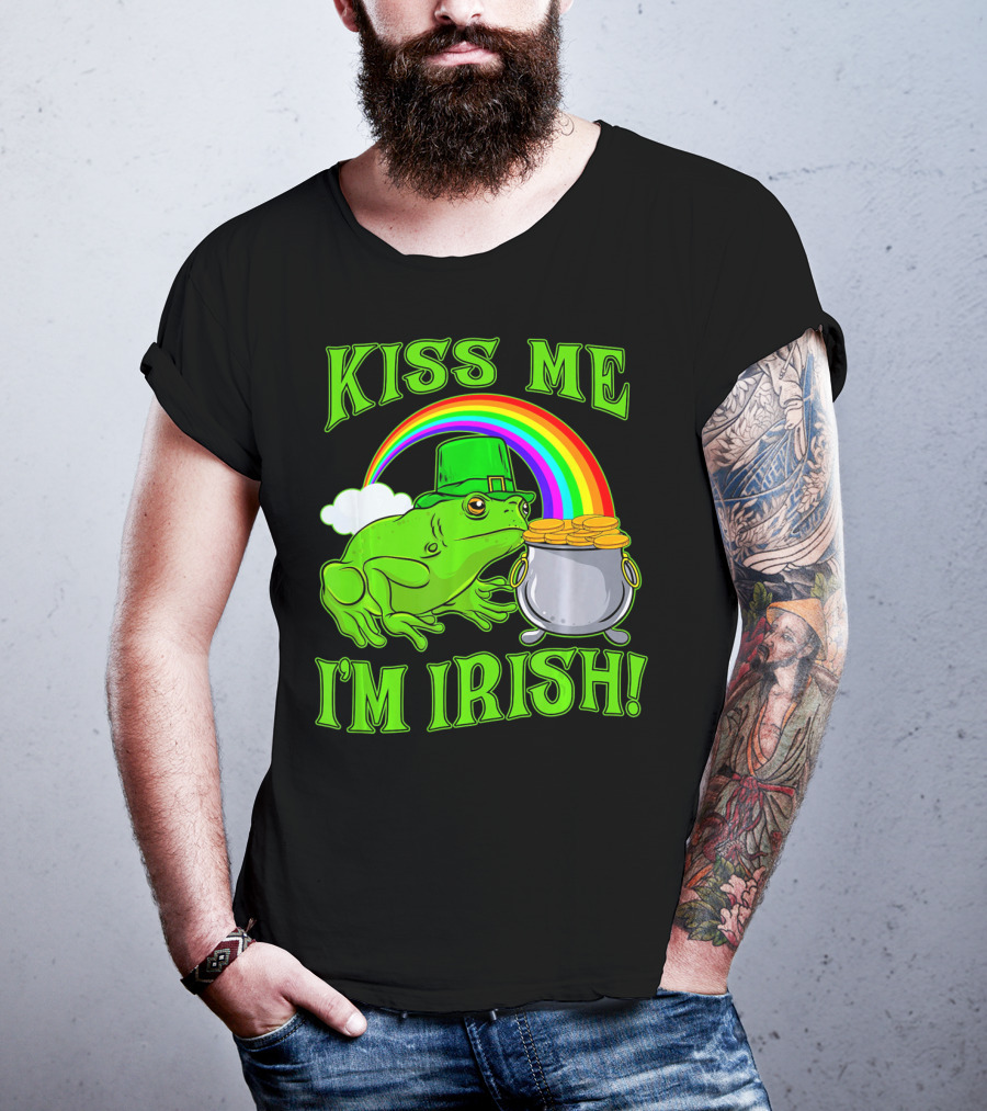 KISS ME I'M IRISH Frog With Rainbow And Pot Of Gold St Patricks Day T-Shirt