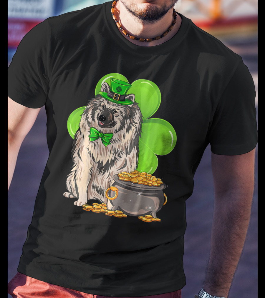 Keeshond St Patricks Day Leprechaun Dog Clover Pot Of Gold T-Shirt
