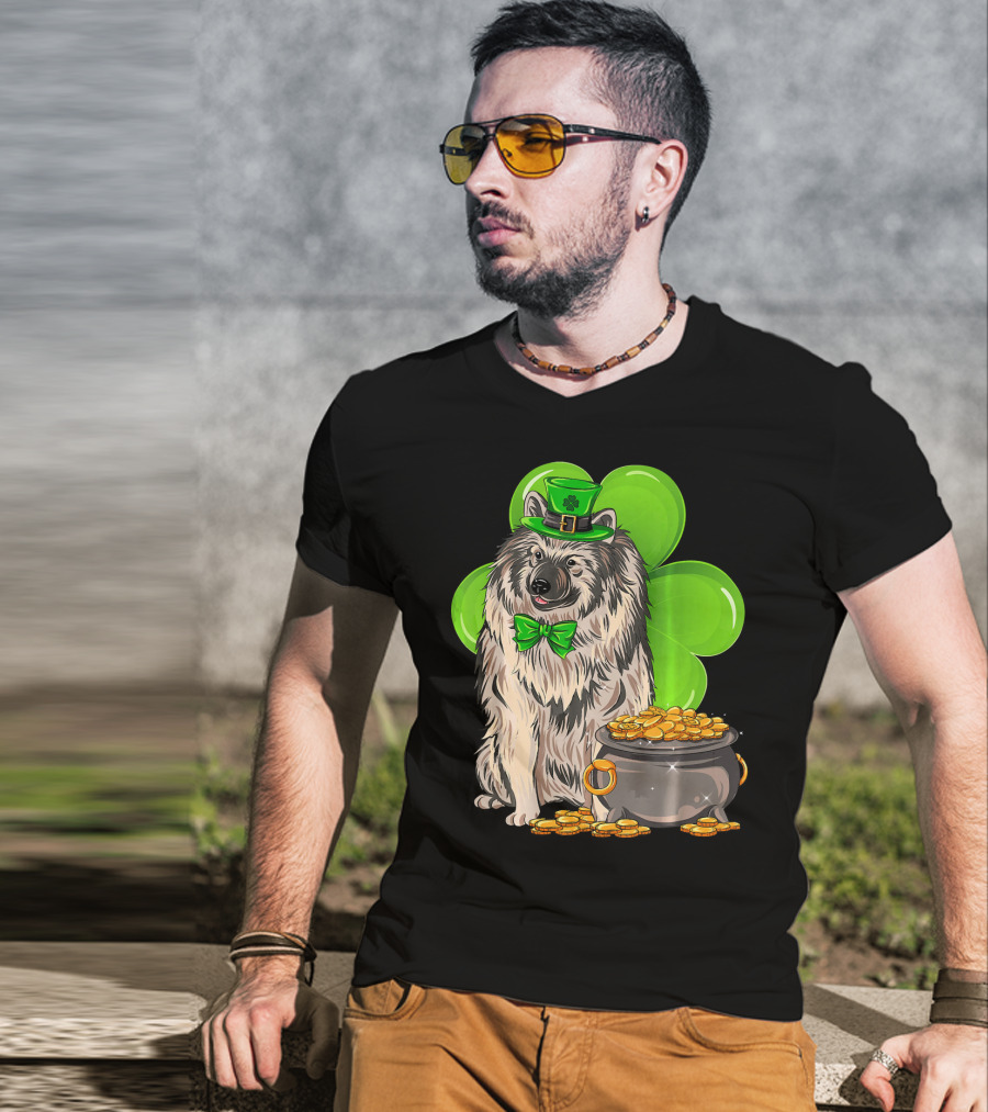 Keeshond St Patricks Day Leprechaun Dog Clover Pot Of Gold T-Shirt