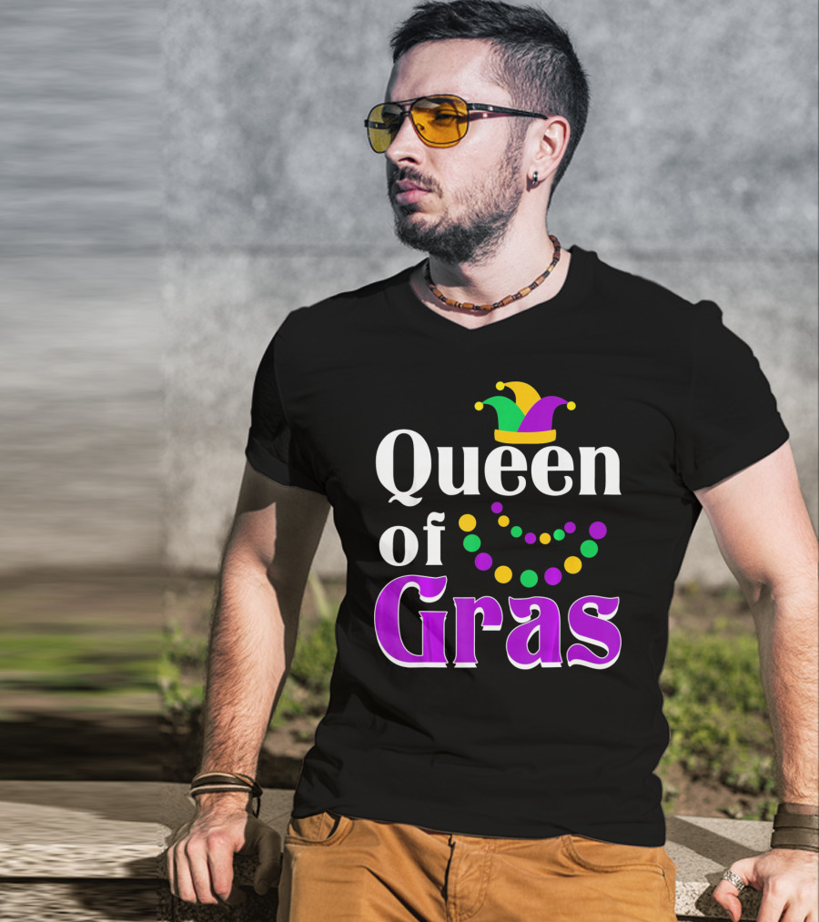 Queen Of Gras Funny Mardi Gras Beads And Jester Hat T-Shirt